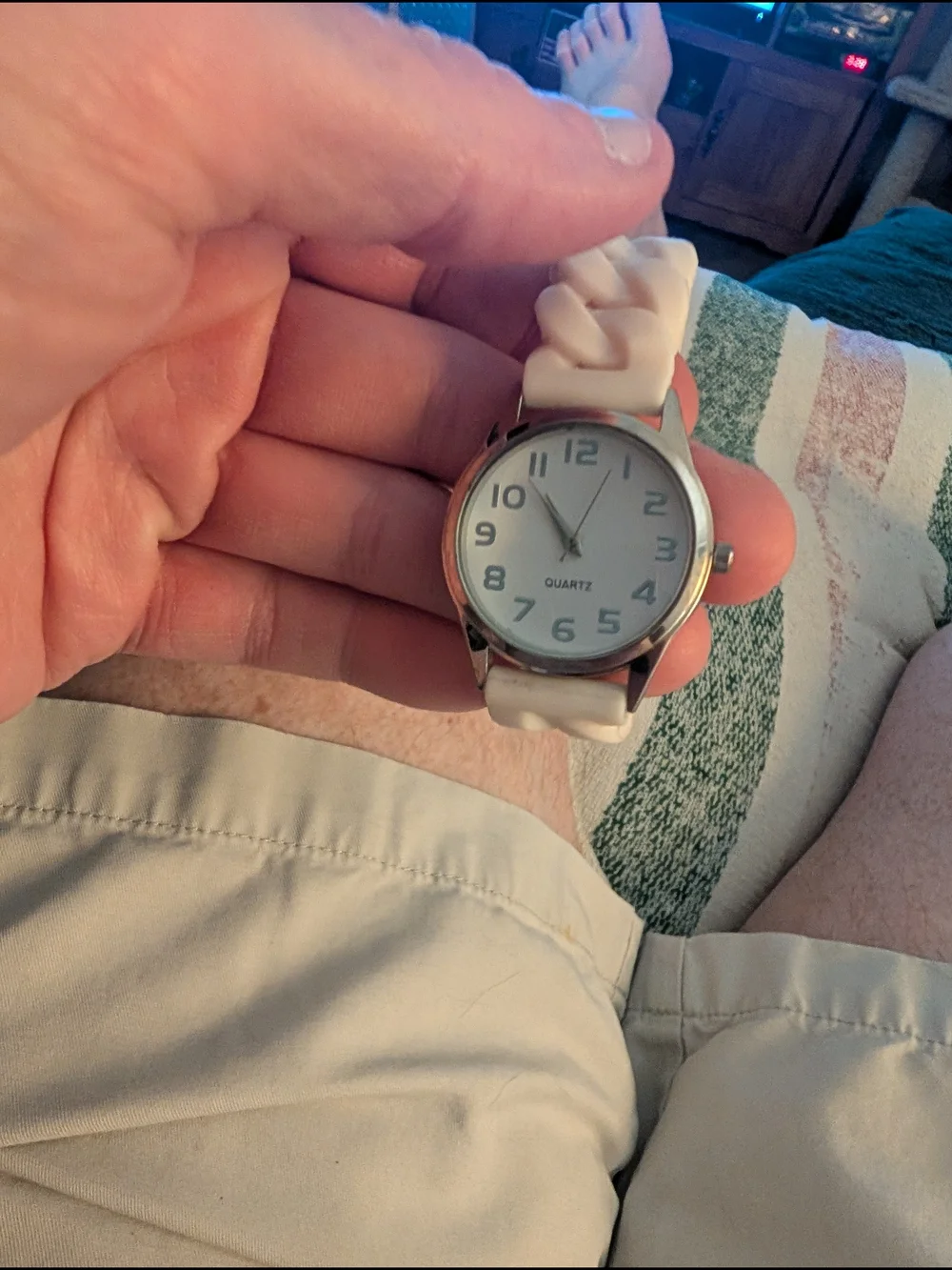 Quartz Ladies White Dial Watch with White Strap And Quartz Movement Brand Newbat